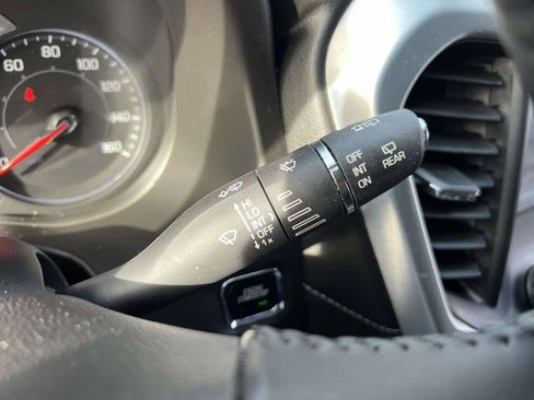 Used 2018 GMC Acadia SLT image 32