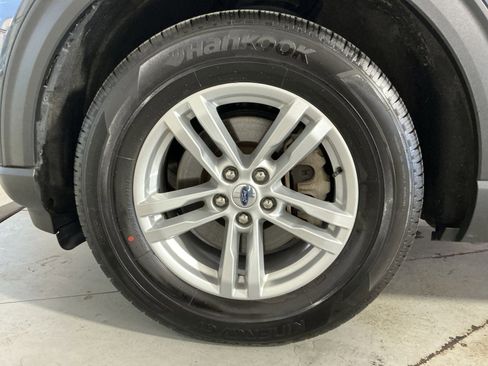 Used 2023 Ford Explorer XLT image 13