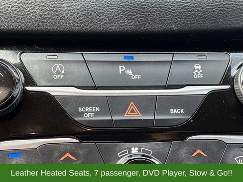 Used 2017 Chrysler Pacifica Touring-L FWD image 32