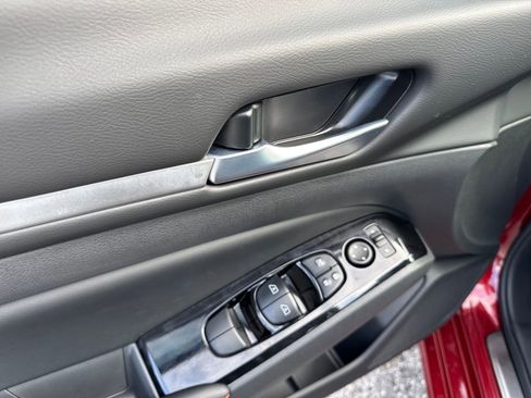 New 2025 Nissan Altima 2.5 SR image 13