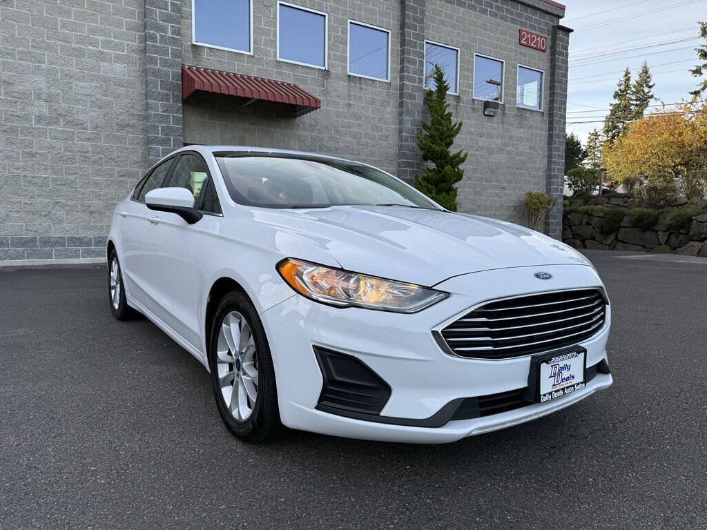 Used 2020 Ford Fusion SE FWD image 2