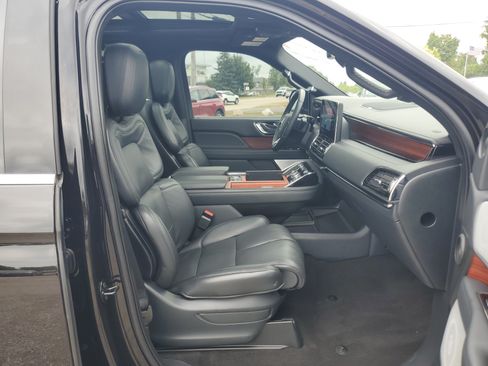Used 2024 Lincoln Navigator Reserve AWD/4WD image 9