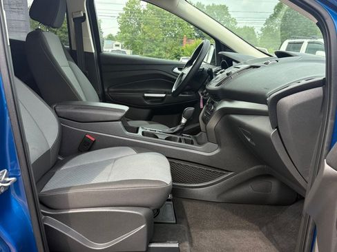 Used 2017 Ford Escape SE w/ SE Cold Weather Package FWD image 11