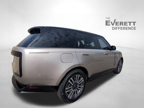 Used 2025 Land Rover Range Rover SE image 4