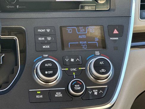 Used 2015 Toyota Sienna Limited image 12