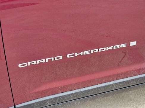 New 2025 Jeep Grand Cherokee Laredo w/ Luxury Tech Group I image 8