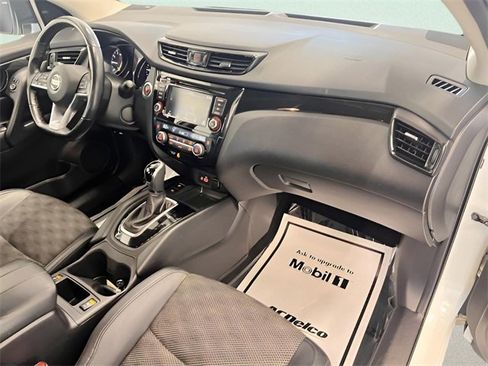 Used 2022 Nissan Rogue Sport SV w/ Technology Package image 10