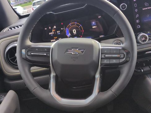 Used 2026 Chevrolet Colorado ZR2 w/ Technology Package AWD/4WD image 17