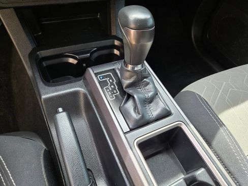 Used 2022 Toyota Tacoma TRD Off-Road AWD/4WD image 28