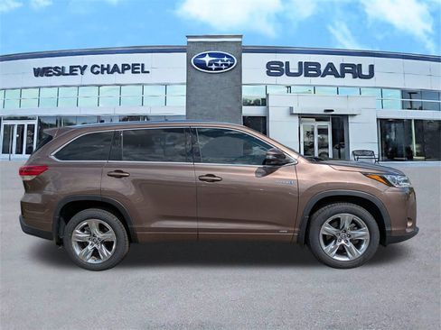 Used 2019 Toyota Highlander Limited image 4
