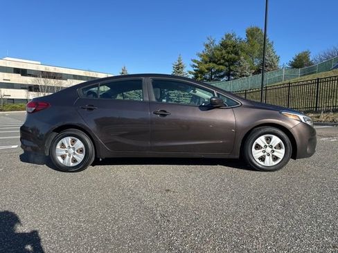 Used 2018 Kia Forte LX image 9