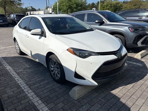 Used 2018 Toyota Corolla LE image 7