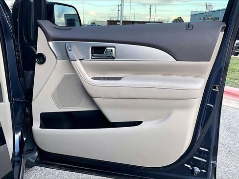 Used 2014 Lincoln MKX FWD w/ Equipment Group 101A image 22