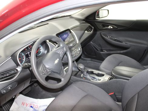 Used 2025 Chevrolet Malibu LT FWD image 16