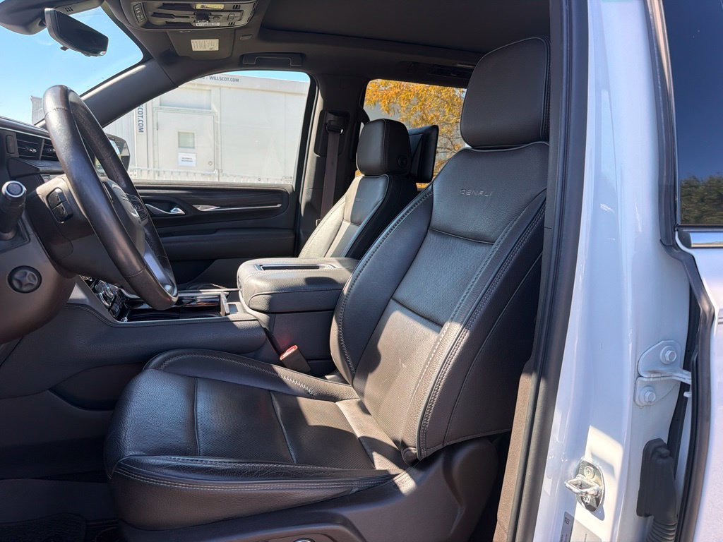 Used 2021 GMC Yukon Denali w/ Denali Premium Package RWD image 13