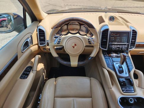Used 2014 Porsche Cayenne AWD/4WD image 16