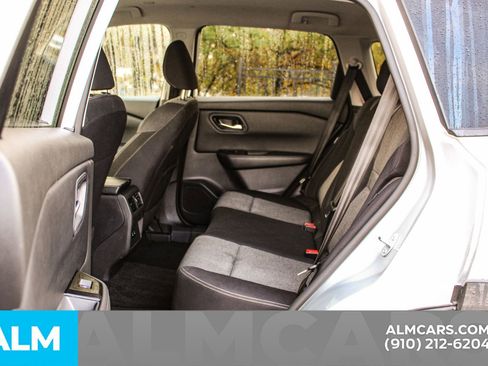 Used 2024 Nissan Rogue SV image 15