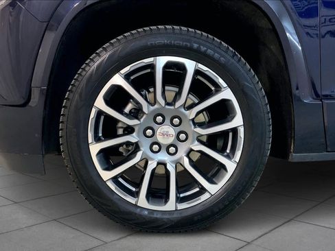 Used 2021 GMC Acadia Denali w/ Denali Ultimate Package image 10