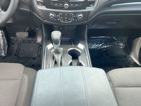 Used 2023 Chevrolet Traverse LT FWD image 14