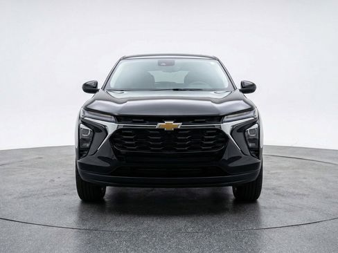 Used 2025 Chevrolet TrailBlazer LT FWD image 2