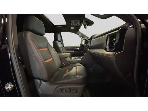 Used 2025 GMC Sierra 2500 AT4 w/ AT4 Premium Plus Package AWD/4WD image 17