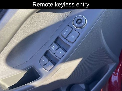 Used 2013 Hyundai Elantra GLS image 12