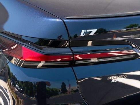 Used 2023 BMW i7 xDrive60 AWD/4WD image 18