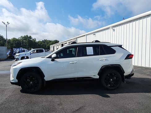Used 2022 Toyota RAV4 SE w/ SE Grade Weather Package AWD/4WD image 2