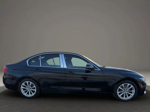 Used 2018 BMW 320i 320i Sedan 4D image 4
