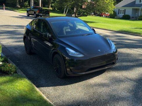 Used 2023 Tesla Model Y Long Range AWD/4WD image 2