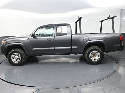 Used 2022 Toyota Tacoma SR image 4