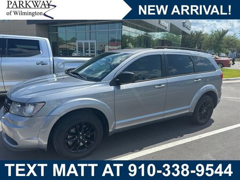 Used 2020 Dodge Journey SE w/ Blacktop Package FWD image 1