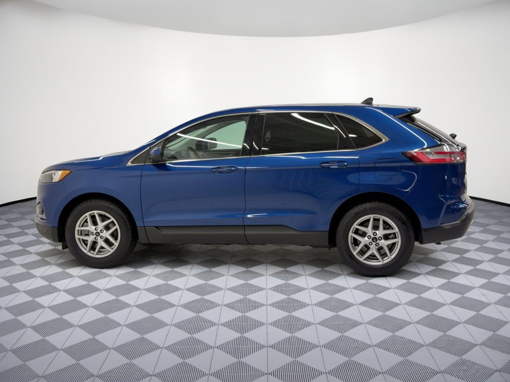 Certified 2024 Ford Edge SEL w/ Convenience Package AWD/4WD image 2