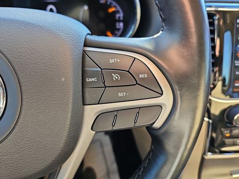 Used 2021 Jeep Grand Cherokee Limited image 23