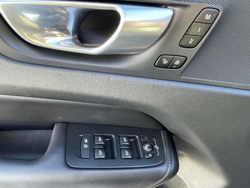 Used 2024 Volvo XC60 B5 Plus image 16