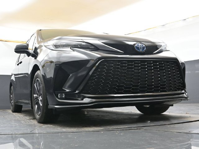 Used 2024 Toyota Sienna XSE w/ XSE Plus Package AWD/4WD image 35