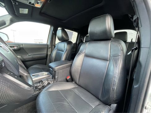Used 2019 Toyota Tacoma TRD Sport image 23
