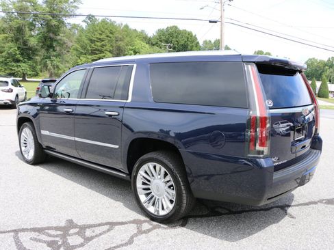 Used 2017 Cadillac Escalade ESV Platinum RWD image 3