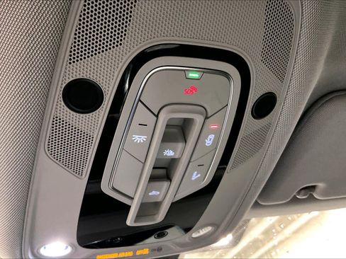 Certified 2022 Audi e-tron Premium image 28