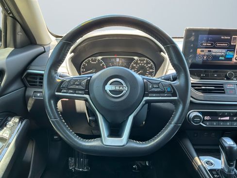 Used 2023 Nissan Altima 2.5 SL FWD image 11