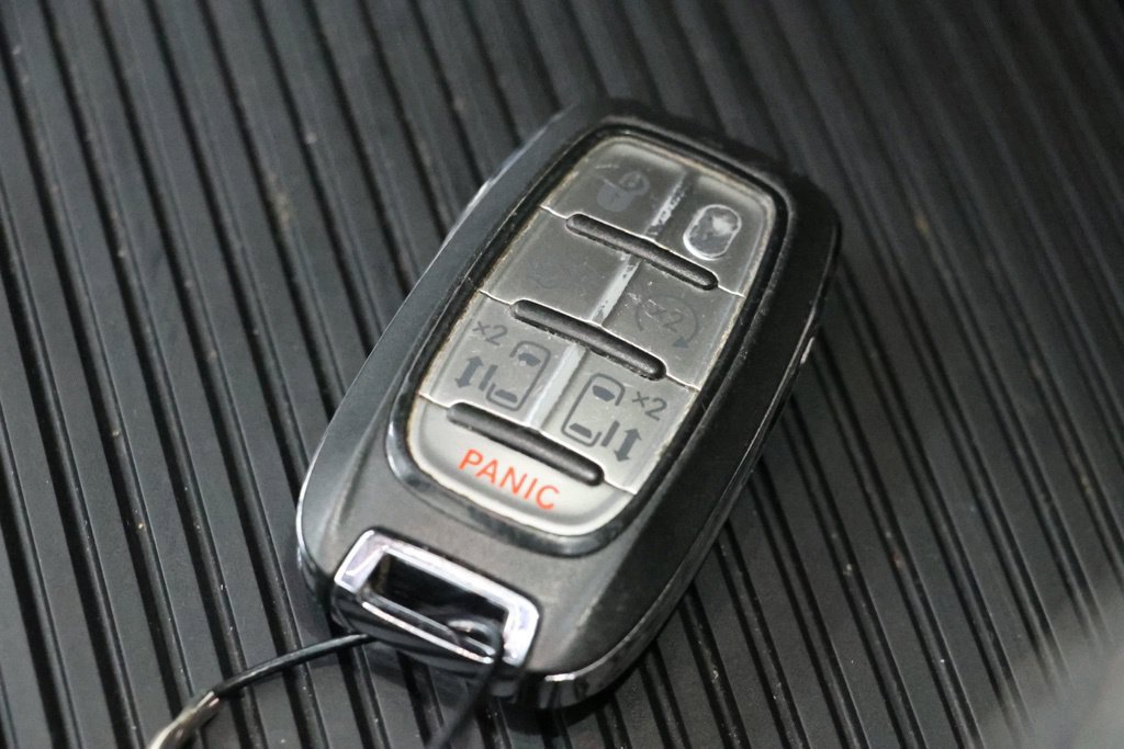 Used 2025 Chrysler Pacifica Limited FWD image 37
