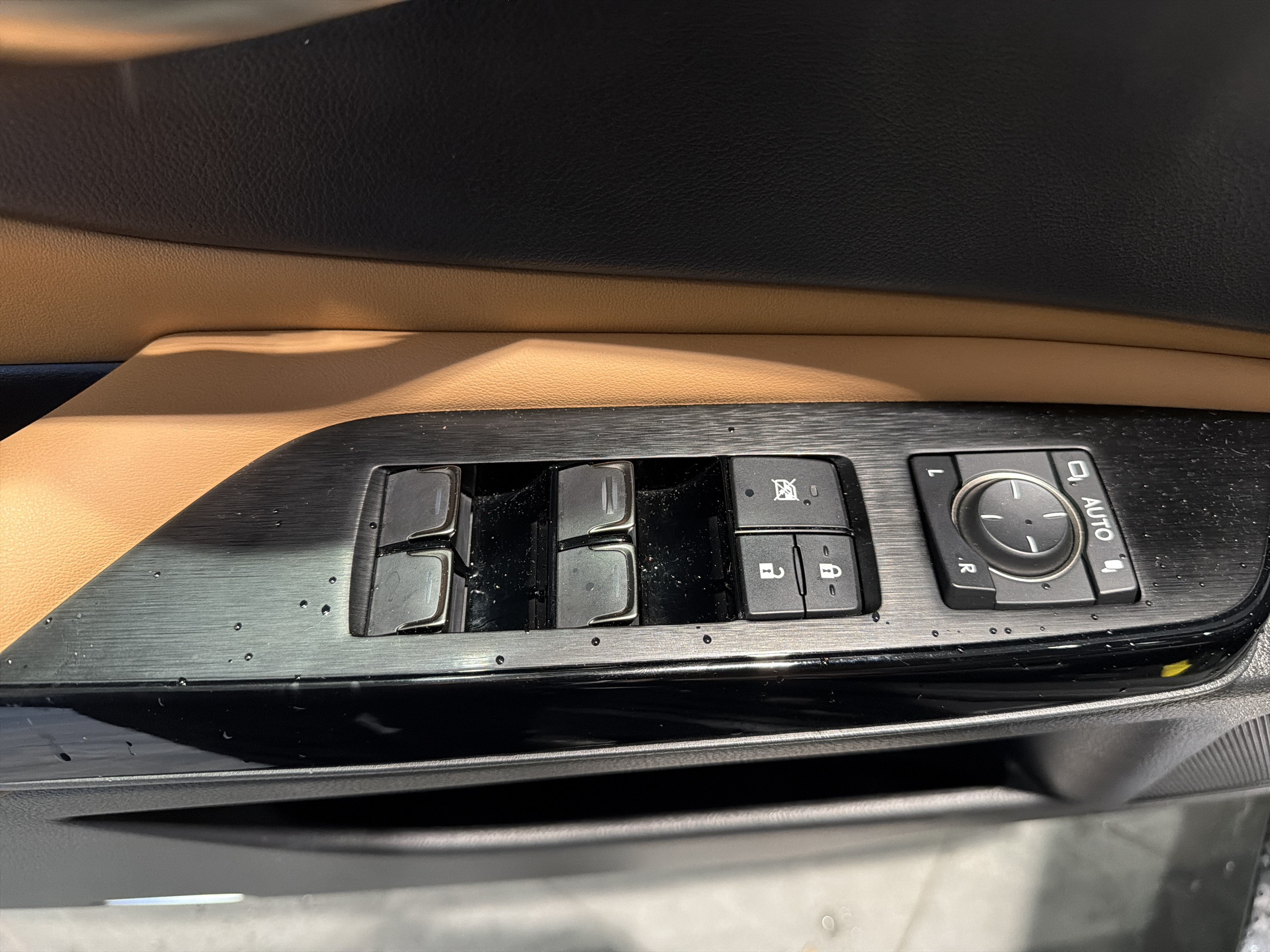 Used 2025 Lexus ES 350 w/ Premium Package FWD image 14