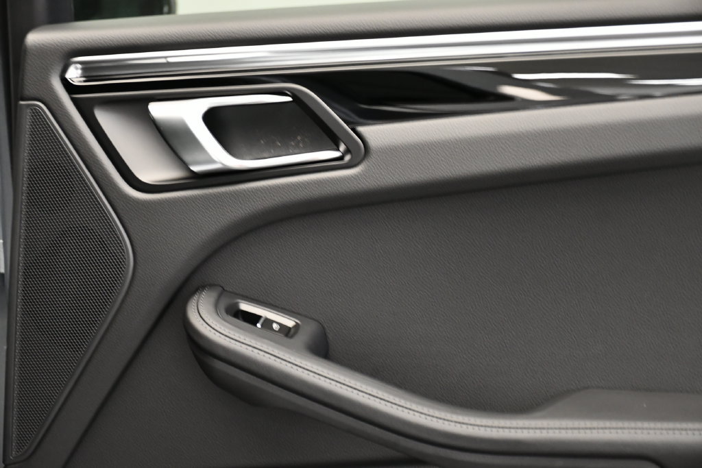Certified 2026 Porsche Macan Turbo AWD/4WD image 54