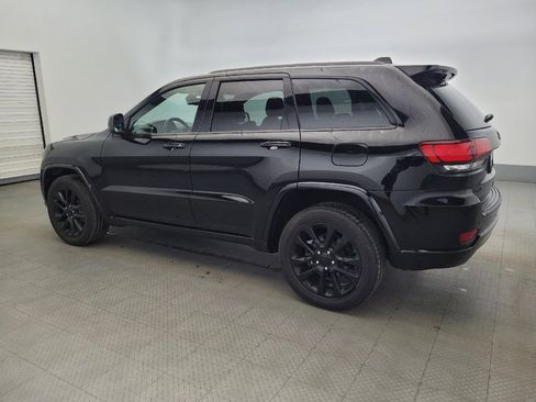 Used 2019 Jeep Grand Cherokee Altitude image 3
