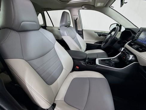 Certified 2022 Toyota RAV4 XLE Premium AWD/4WD image 30