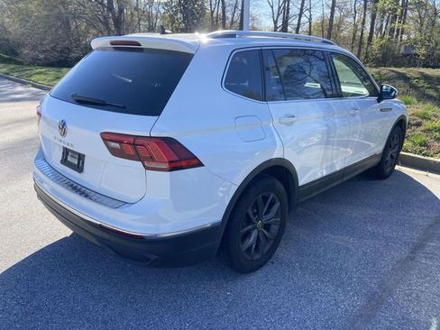 Used 2022 Volkswagen Tiguan SE image 2