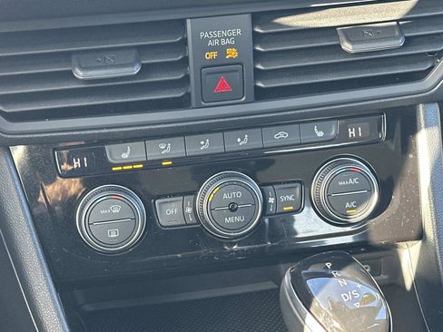 Used 2022 Volkswagen Jetta SE w/ Panoramic Sunroof Package image 31