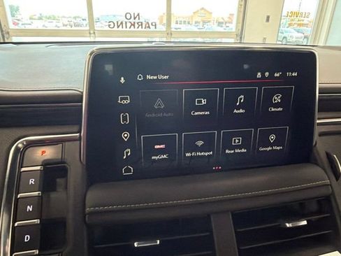 Used 2024 GMC Yukon XL SLT w/ SLT Luxury Package AWD/4WD image 32