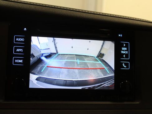 Used 2017 Toyota Sienna XLE w/ XLE Navigation Package AWD/4WD image 17