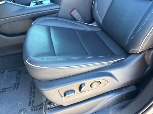 Used 2022 GMC Yukon SLT w/ SLT Luxury Package image 25